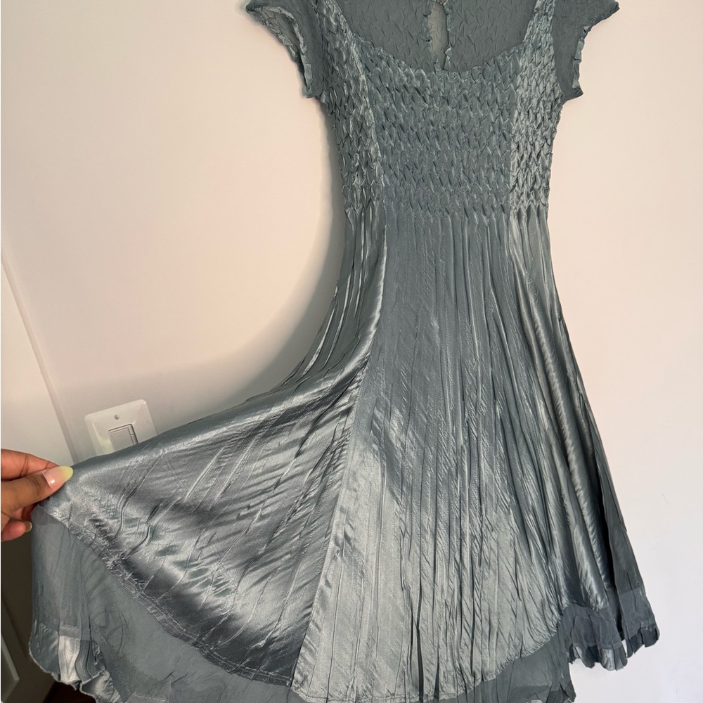KOMAROV Crinkle Dress Ice Blue Stretch Keyhole Neck Cap Sleeve